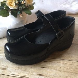 Dansko Mary Jane Clogs Size 9 (39)